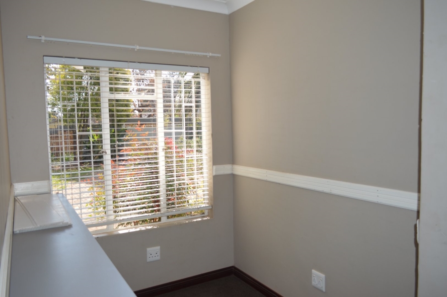 3 Bedroom Property for Sale in Flamwood North West